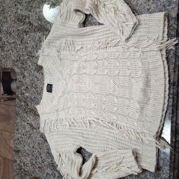 "FCY WITH LOVE" SZ. 2x, 100%acrylic, off-white, cable-knit, fringed sweater. - Picture 11 of 16